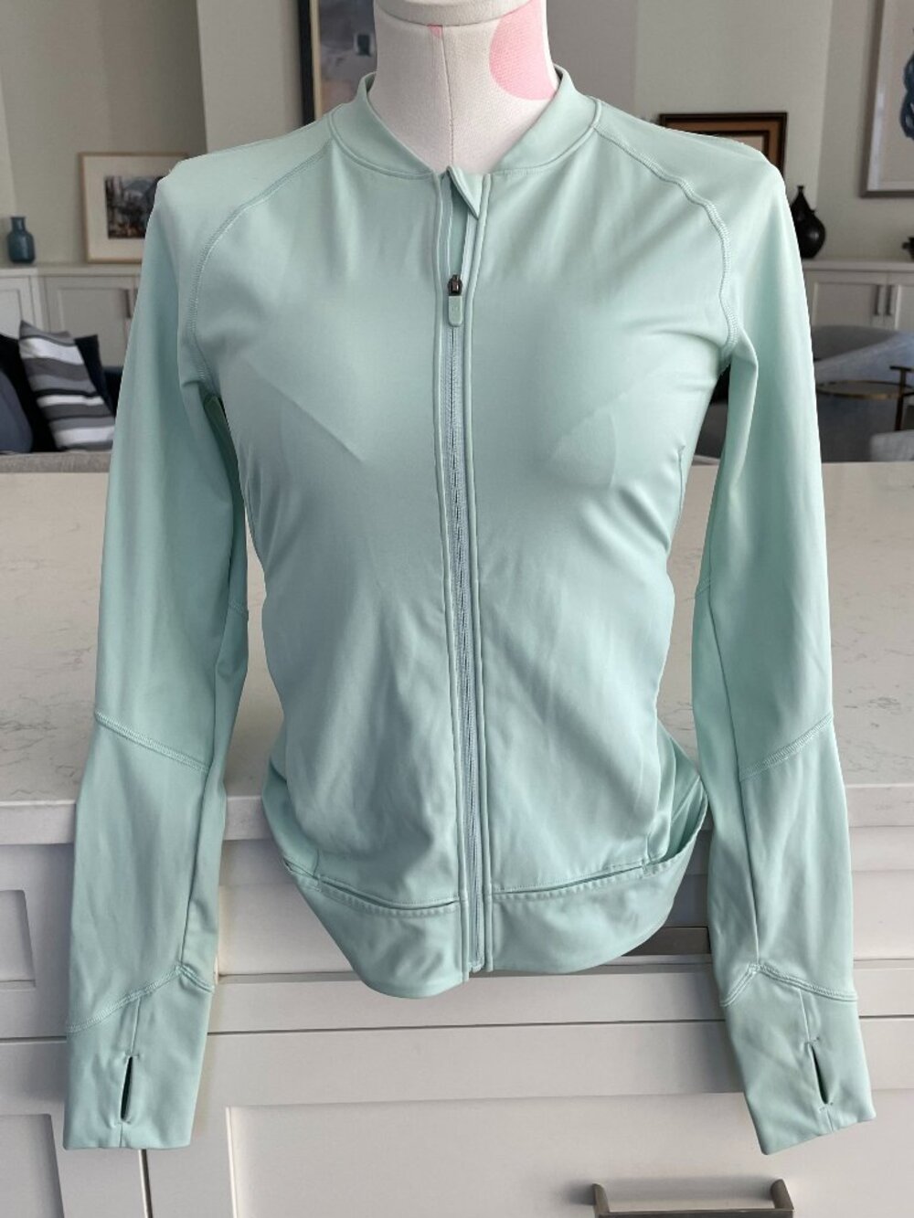 Lululemon Nulux UVP Run Jacket in Delicate Mint Green Sz 4 NWOT